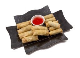 Combinada de spring rolls y rollitos de gulas